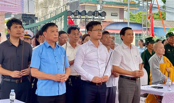 Đảng ủy, HĐND, UBND, Ủy ban MTTQ Việt Nam phường Đông Hải tổ chức Lễ dâng hương và Lễ cầu siêu tưởng nhớ Mẹ Việt Nam anh hùng, các Anh hùng Liệt sĩ  nhân dịp kỷ niệm 78 năm Ngày Thương binh - Liệt sĩ 27/7/1947-27/7/2025