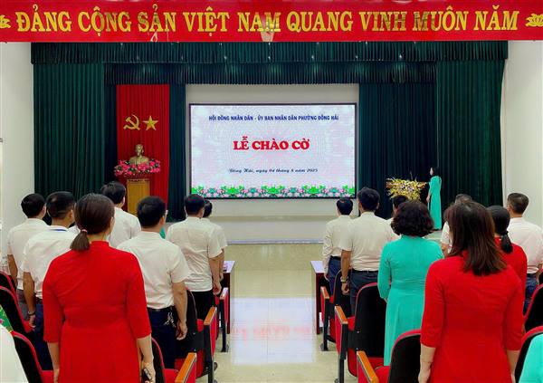 Phường Đông Hải tổ chức Lễ chào cờ đầu tháng lan tỏa tinh thần đoàn kết, quyết tâm hoàn thành nhiệm vụ
