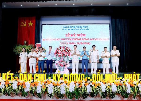 Công an phường Đông Hải long trọng kỷ niệm 80 năm Ngày truyền thống Công an nhân dân (19/8/1945-19/8/2025)

