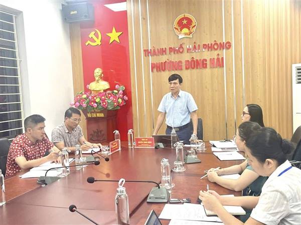 Chủ tịch UBND phường làm việc với phòng Kinh tế - Hạ tầng và Đô thị
