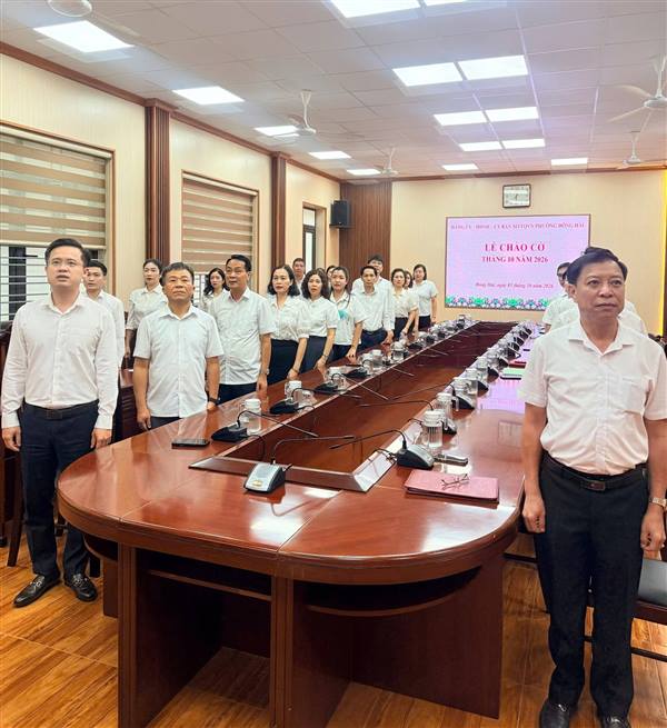 Phường Đông Hải tổ chức Lễ Chào cờ tháng 10, triển khai nhiệm vụ những tháng cuối năm 2026