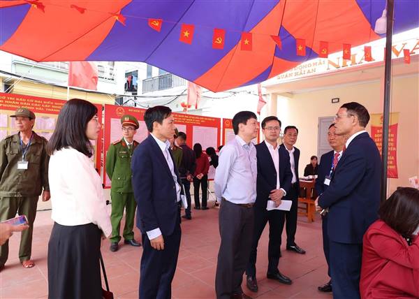 Đoàn giám sát số 9 của Ban Chỉ đạo bầu cử Thành ủy làm việc tại phường Đông Hải