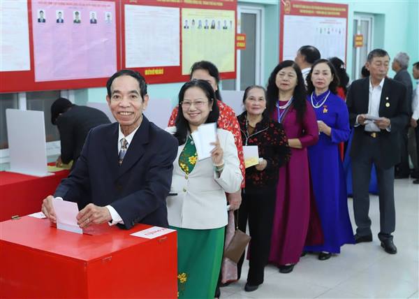Cử tri phường Đông Hải nô nức tham gia Ngày bầu cử 15/3