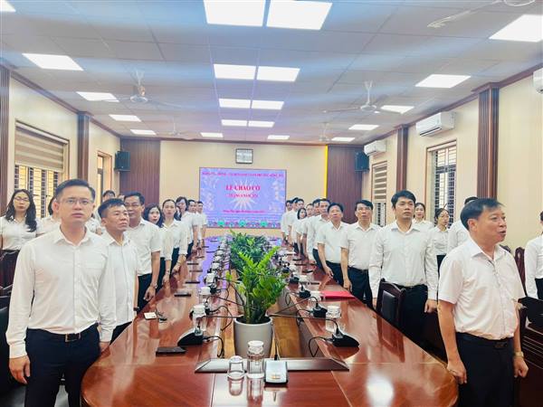Phường Đông Hải tổ chức Lễ chào cờ tháng 4 tại 2 trụ sở, đánh giá toàn diện quý I, triển khai nhiệm vụ quý II/2026. 