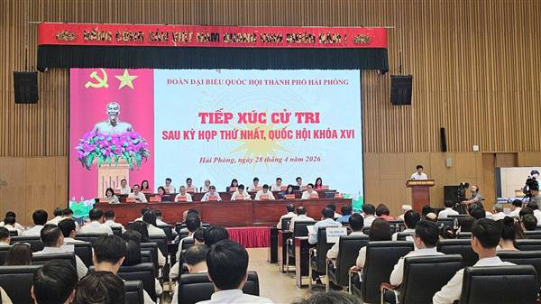 Cử tri phường Đông Hải dự Hội nghị tiếp xúc cử tri sau Kỳ họp thứ Nhất, Quốc hội khóa XVI theo hình thức trực tuyến