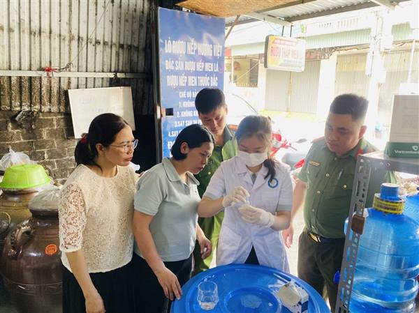 Kiểm tra liên ngành an toàn thực phẩm năm 2026: Kịp thời chấn chỉnh các vi phạm trên địa bàn phường Đông Hải