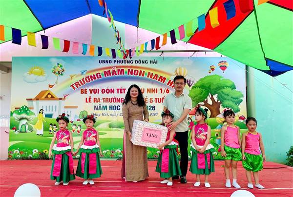 Chiều 22/5, đoàn công tác của Đảng ủy, HĐND, UBND, Ủy ban MTTQ Việt Nam phường Đông Hải do đồng chí Nguyễn Anh Tuấn – Bí thư Đảng ủy, Chủ tịch HĐND phường làm Trưởng đoàn đã đến thăm, tặng quà tại Trường Mầm non Nam Hải nhân dịp chào mừng Ngày Quốc tế Thiếu nhi 1/6