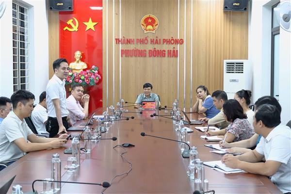 Phường Đông Hải nghe giới thiệu giải pháp Camera AI phục vụ chuyển đổi số