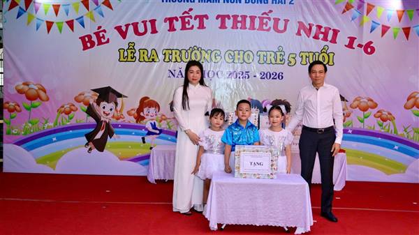 Đồng chí Nguyễn Trọng Khiêm thăm tặng quà thiếu nhi trường Mầm non Đông Hải 2 nhân dịp Quốc tế Thiếu nhi 1/6
