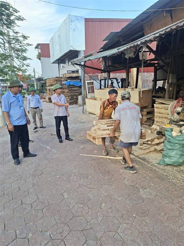 Phường Đông Hải quyết liệt xử lý vi phạm lập lại trật tự đường hè và hành lang an toàn giao thông