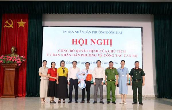 Phường Đông Hải công bố quyết định về công tác cán bộ tại Trạm Y tế phường