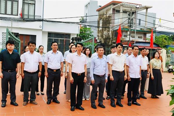 Phường Đông Hải dâng hương tưởng niệm các Anh hùng liệt sĩ nhân dịp Quốc khánh 2/9