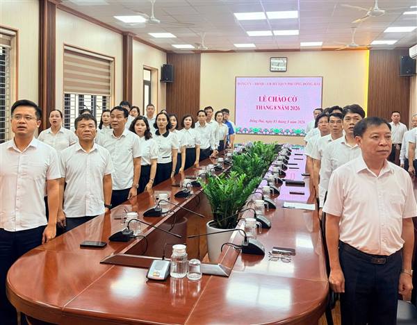 Phường Đông Hải tổ chức sinh hoạt dưới cờ tháng 8/2026
