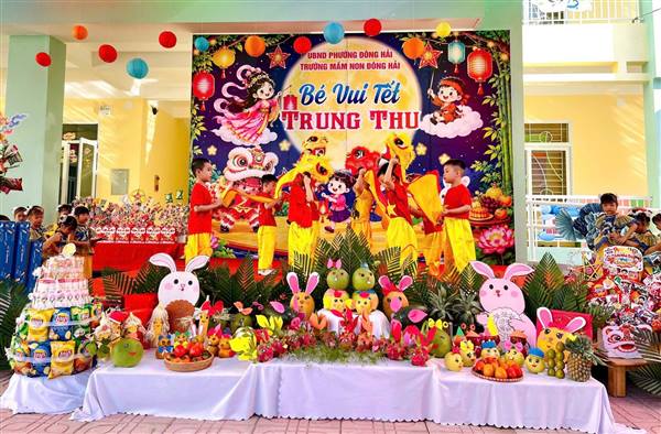 Phường Đông Hải tổ chức các đoàn thăm, tặng quà thiếu nhi nhân dịp Tết Trung thu.