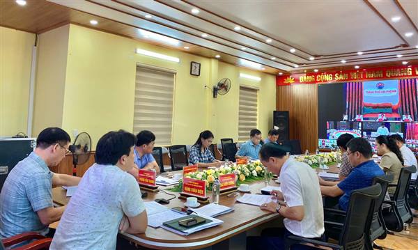 UBND thành phố tổ chức Hội nghị để nghe báo cáo đánh giá về hoạt động của mô hình chính quyền địa phương 02 cấp  và đánh giá tình hình thực hiện phát triển kinh tế - xã hội tháng 9 và 9 tháng đầu năm; nhiệm vụ, giải pháp phát triển kinh tế - xã hội, quốc phòng - an ninh 3 tháng cuối năm 2025