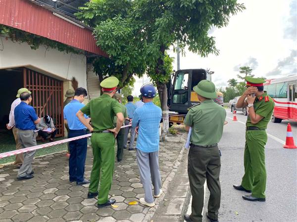 Phá dỡ công trình xây dựng vi phạm tại thửa đất số 05 tờ bản đồ 52, cạnh nhà số 713, đường Phạm Văn Đồng, Tổ dân phố Hải Thành 2, phường Dương Kinh