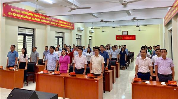 Đảng ủy - HĐND - UBND - UB MTTQVN phường Dương Kinh, tổ chức Nghi thức chào cờ, hát quốc ca và sinh hoạt dưới cờ tháng 10 năm 2025