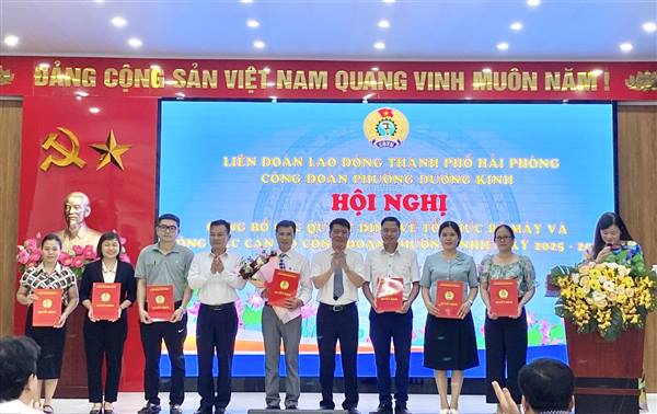 Đảng ủy - HĐND - UBND - UBMTTQ Việt Nam phường Dương Kinh tổ chức Hội nghị công bố Quyết định thành lập Công đoàn phường và công tác cán bộ 