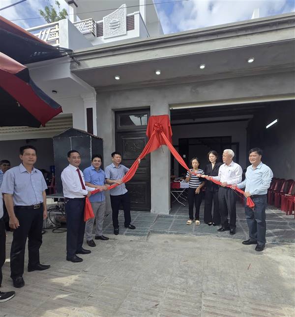 Khánh thành và bàn giao Nhà Đại đoàn kết cho hộ gia đình khó khăn tại phường Dương Kinh
