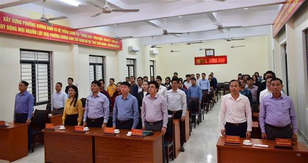 Phường Dương Kinh tổ chức nghi thức chào cờ Tổ quốc tháng 11 năm 2025 