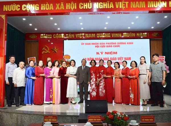 UBND phường Dương Kinh tổ chức Hội nghị công bố hợp nhất Hội Cựu giáo chức và kỷ niệm 43 năm Ngày Nhà giáo Việt Nam