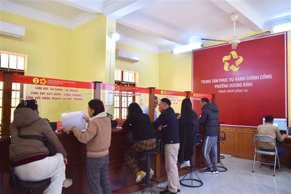 Trung tâm Phục vụ hành chính công phường Dương Kinh tăng cường giải pháp hỗ trợ người dân và doanh nghiệp