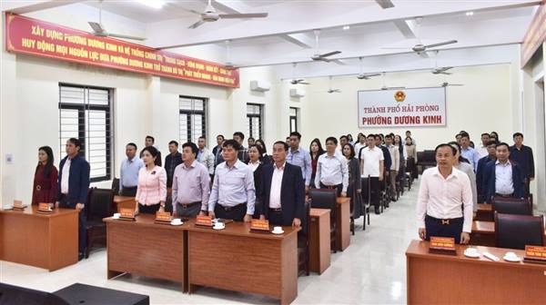 Lễ chào cờ sinh hoạt dưới cờ tháng 12/2025 tại phường Dương Kinh: Khẳng định lòng yêu nước và đoàn kết dân tộc