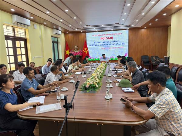 Uỷ ban nhân dân phường tổ chức Phiên họp thường kỳ để đánh giá tình hình kinh tế - xã hội, quốc phòng - an ninh tháng 7/2025; triển khai nhiệm vụ trọng tâm tháng 8 năm 2025
