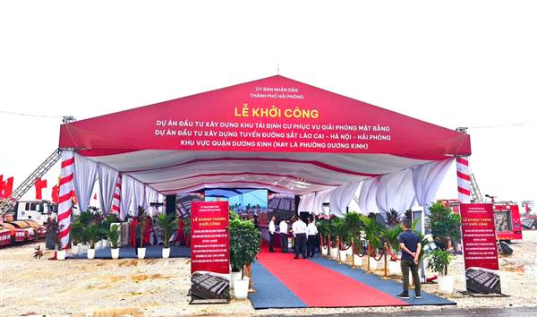 Sáng 19.8, UBND thành phố Hải Phòng tổ chức Lễ khởi công Dự án đầu tư xây dựng Khu tái định cư phục vụ giải phóng mặt bằng Dự án đầu tư xây dựng tuyến đường sắt Lào Cai - Hà Nội - Hải Phòng khu vực phường Dương Kinh. 