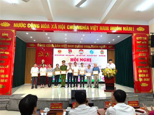 Sáng ngày 28/8, phường Dương Kinh tổ chức Hội nghị điển hình tiên tiến, giai đoạn 2020 - 2025.