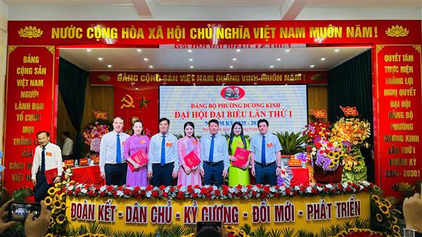 Chiều 11/8, tại Hội trường phường Dương Kinh, Đại hội đại biểu Đảng bộ phường Dương Kinh lần thứ I, nhiệm kỳ 2025 - 2030 diễn ra phiên trù bị với dự tham dự của hơn 155 đại biểu chính thức đại diện cho 1226 đảng viên và 45 chi bộ trực thuộc Đảng ủy.