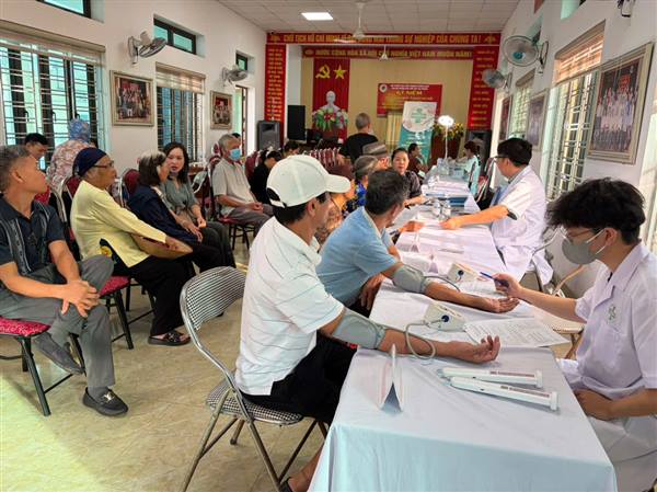 PHƯỜNG DƯƠNG KINH TĂNG TỐC KHÁM SỨC KHỎE TOÀN DÂN, CHỦ ĐỘNG CHĂM SÓC SỨC KHỎE CỘNG ĐỒNG