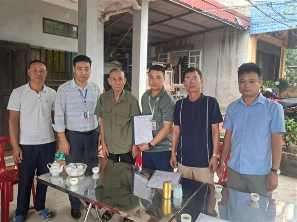 PHƯỜNG DƯƠNG KINH HỖ TRỢ CHỨNG THỰC ỦY QUYỀN TẠI NHÀ CHO 06 CÔNG DÂN THUỘC NHÓM YẾU THẾ