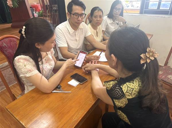 PHƯỜNG DƯƠNG KINH HỖ TRỢ NGƯỜI DÂN CÀI ĐẶT ETAX MOBILE, THỰC HIỆN NỘP THUẾ SỬ DỤNG ĐẤT PHI NÔNG NGHIỆP NĂM 2026