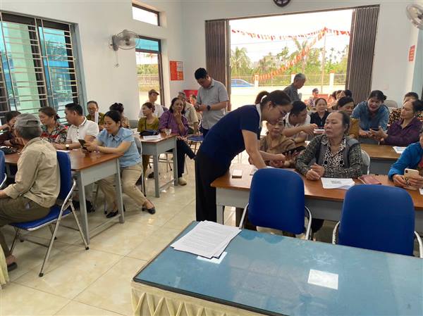 Phường Dương Kinh đẩy mạnh hướng dẫn người dân thực hiện dịch vụ công trực tuyến