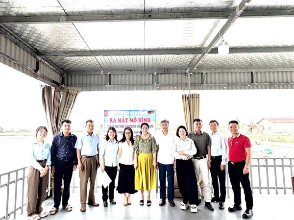 Chi bộ Trung tâm Dịch vụ sự nghiệp công phường Dương Kinh ra mắt mô hình “Dân vận khéo” trong nuôi trồng thủy sản an toàn sinh học