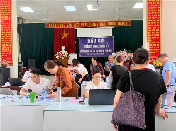 Phường Dương Kinh triển khai hỗ trợ thu thuế sử dụng đất phi nông nghiệp qua ứng dụng eTax Mobile 