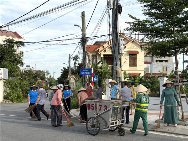 Phường Dương Kinh đồng loạt ra quân hưởng ứng phong trào thi đua "Toàn dân chung tay bảo vệ môi trường, vì một Việt Nam xanh - sạch - đẹp" 