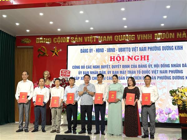 Phường Dương Kinh công bố các Nghị quyết, Quyết định về sắp xếp, tổ chức lại các Tổ dân phố