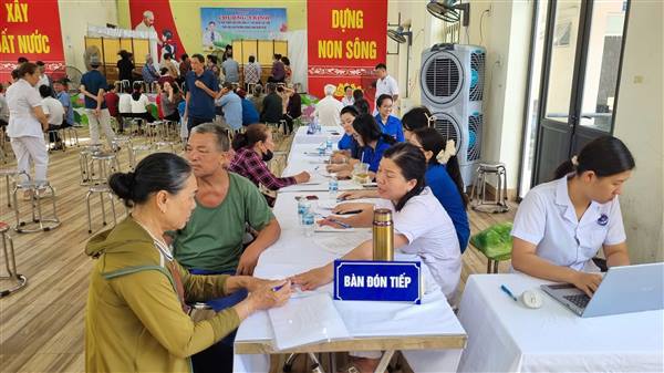 Phường Dương Kinh tổ chức khám sức khỏe định kỳ, sàng lọc một số bệnh thường gặp cho người cao tuổi năm 2026