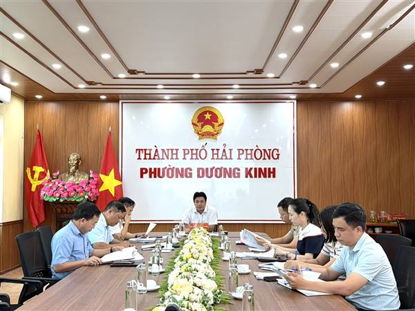 UBND phường Dương Kinh tổ chức Hội nghị lấy ý kiến về sắp xếp tổ dân phố và tổ chức lại các phòng chuyên môn