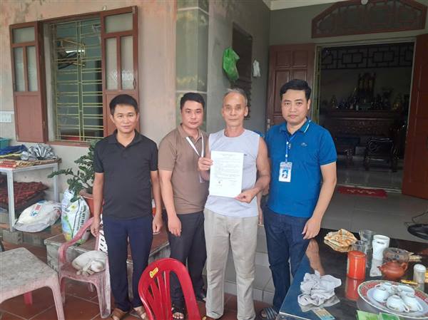 Phường Dương Kinh: Mang dịch vụ hành chính công đến tận nhà người dân cao tuổi