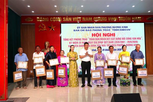 Phường Dương Kinh biểu dương 19 gia đình văn hóa tiêu biểu, lan tỏa giá trị gia đình Việt
