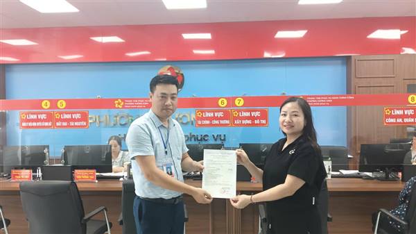 Phường Dương Kinh trao trả trước hạn 04 hồ sơ đăng ký kinh doanh theo mô hình “Trả kết quả thủ tục hành chính thứ 5 hằng tuần”