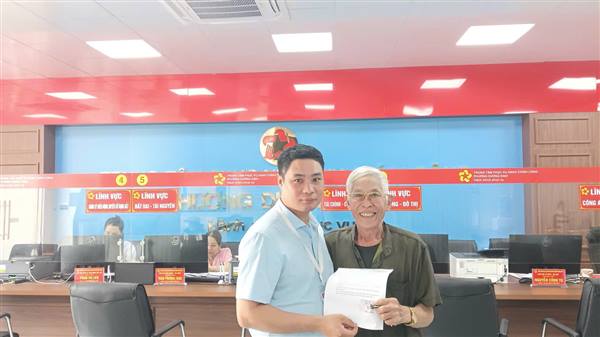 Phường Dương Kinh tiếp tục thực hiện hiệu quả mô hình “Trả kết quả thủ tục hành chính thứ 5 hằng tuần”
