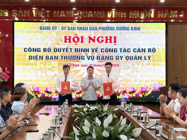 Đảng ủy - UBND phường Dương Kinh công bố các quyết định về công tác cán bộ