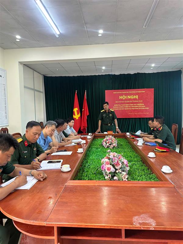 Bộ Chỉ huy Quân sự thành phố Hải Phòng kiểm tra công tác chuẩn bị phòng, chống thiên tai và tìm kiếm cứu nạn tại phường Dương Kinh