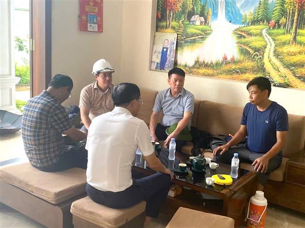 Lãnh đạo phường Dương Kinh kiểm tra công tác điều tra, khảo sát, đo đạc, kiểm đếm phục vụ Dự án tuyến đường bộ cao tốc Ninh Bình – Hải Phòng