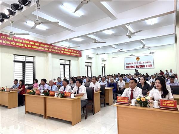 Đảng ủy phường Dương Kinh trao tặng Huy hiệu Đảng đợt 02/9/2026