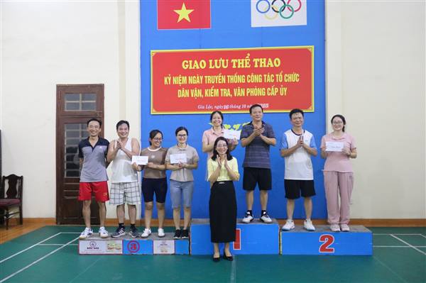 Giao lưu thể thao chào mừng kỷ niệm Ngày truyền thống công tác tổ chức, dân vận, kiểm tra và văn phòng cấp ủy